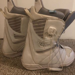 Burton Mint womens boots 7.5